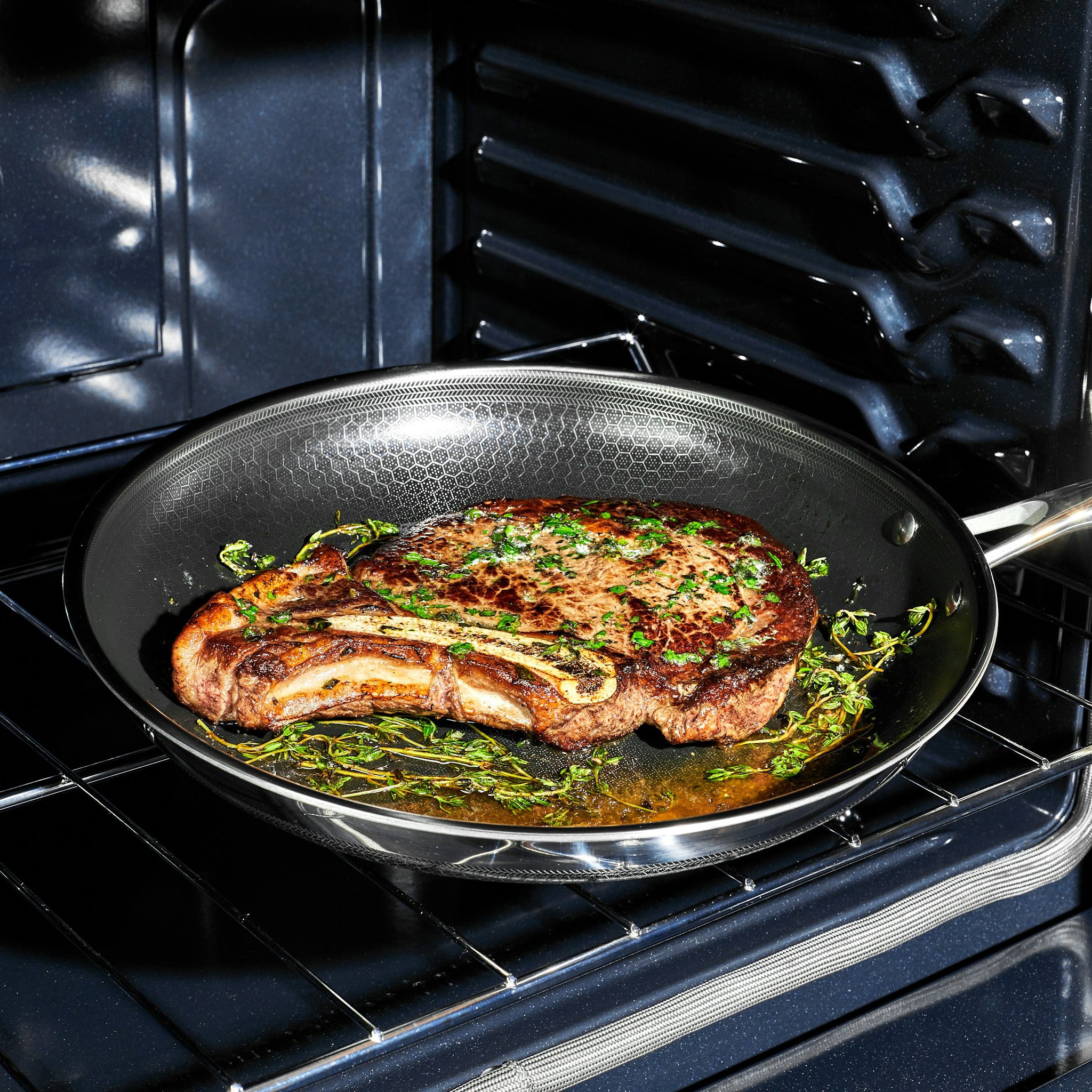 HexClad_12_HybirdFryingPan_CWPN12-C_052924_KF_01_SQUARE