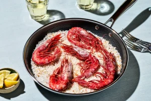 HexClad_12_HybridFryingPan_CWPN12-C_RedPrawnsCookedOnABedofSalt_021925_KF_02