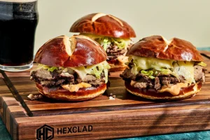 HexClad_MediumWalnutBoardV2_KWWB20-V2_Cork-StyleSpicedBeefReubenSandwiches_021925_KF_02