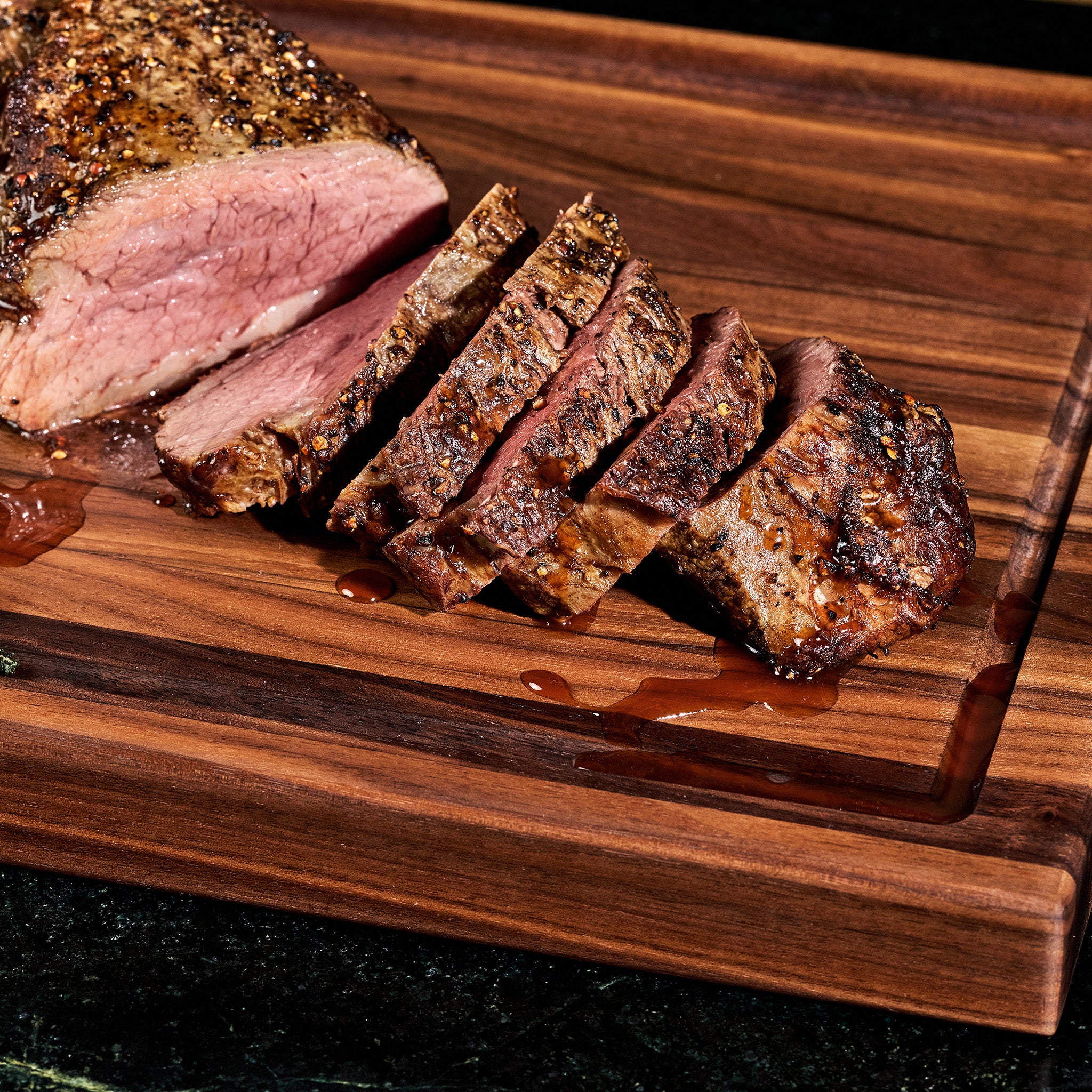 HexClad_MediumWalnutBoardV2_KWWB20-V2_TriTip_012325_KF_04